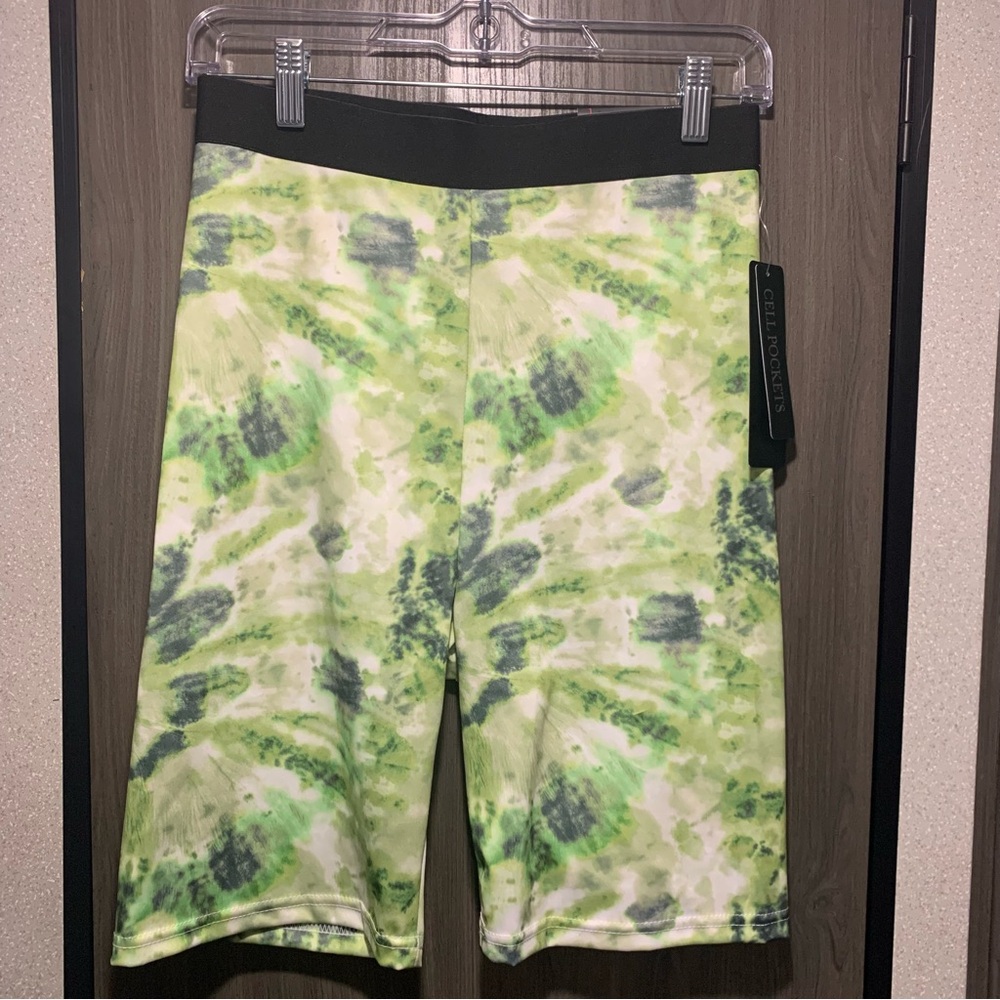 YMI high waisted bike shorts size Large NWT